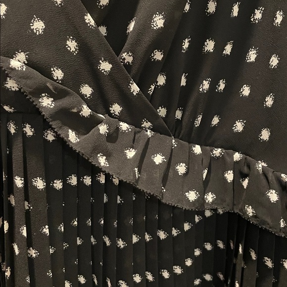 LOFT Sleeveless Dress Size 6P Black White Fringed Waist Pleated Sheer Babydoll - Picture 6 of 11